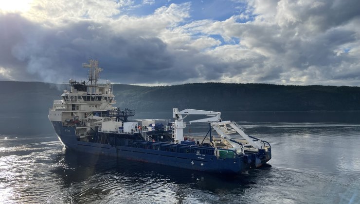 Start laying deep-sea fiber along the bottom of the Northern Sea Route